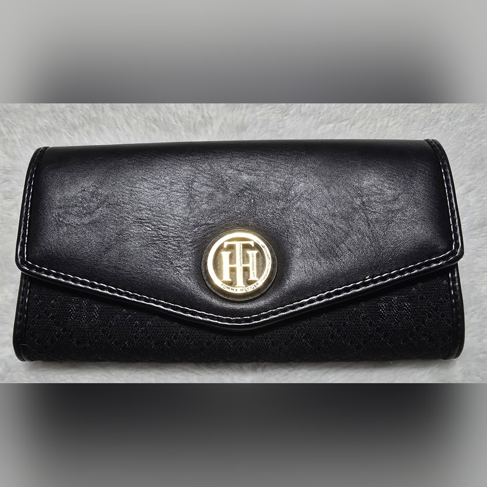 Tommy Hilfiger Long Wallet NEW TH Money Card Holder Black Gold Hardware Lace